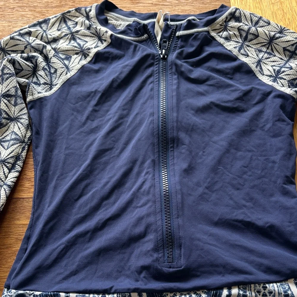 Roxy Navy Rash Guard / One piece Swimsuit - Picture 3 of 13